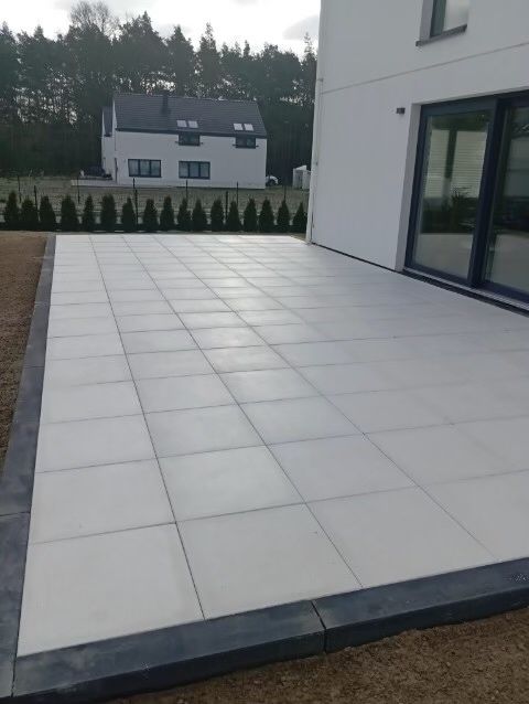 Układanie kostki brukowej, budowa tarasów, drenaże.