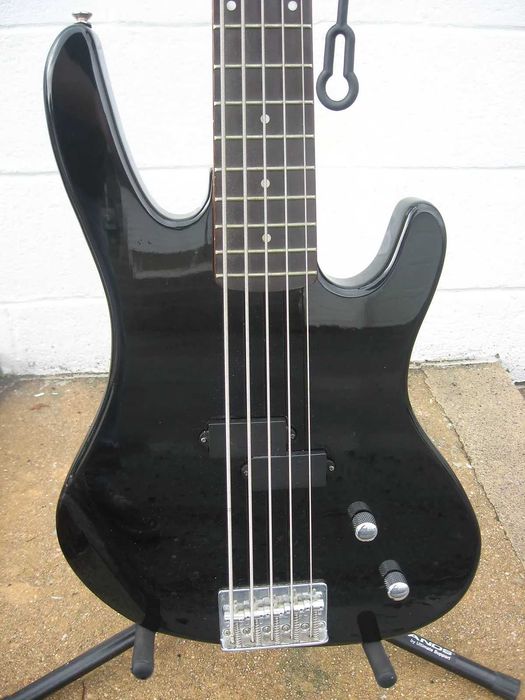 Басгитара Washburn Bantam Series XB 105 5 string Bass Black 22 500