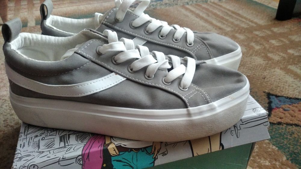 Кроссовки 40р.новые PRIMARK