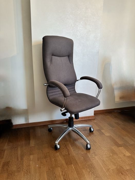 Крісло офісне / стул керівника / компʼютерний стул
