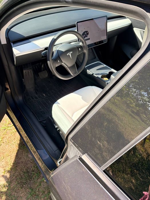Автомобіль Tesla