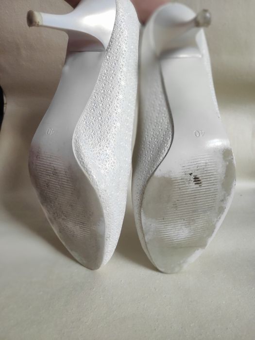 Весільні туфлі білі
