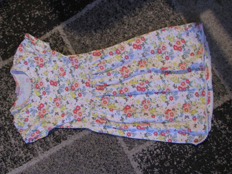 sukienki roz. 122-128