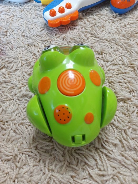 Іграшки Чіко/chicco/ жабка, телефон.