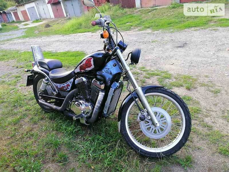 Suzuki intruder 400