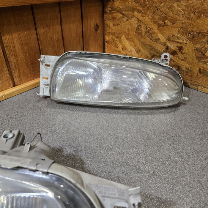 Фари передні Ford Fiesta Mk4 95-99r 0301049004  0301049003