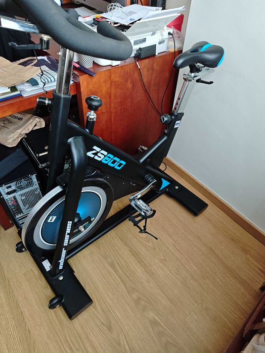 Bicicleta de interior para treino intensivo - BH Fitness ZS800 H9168E
