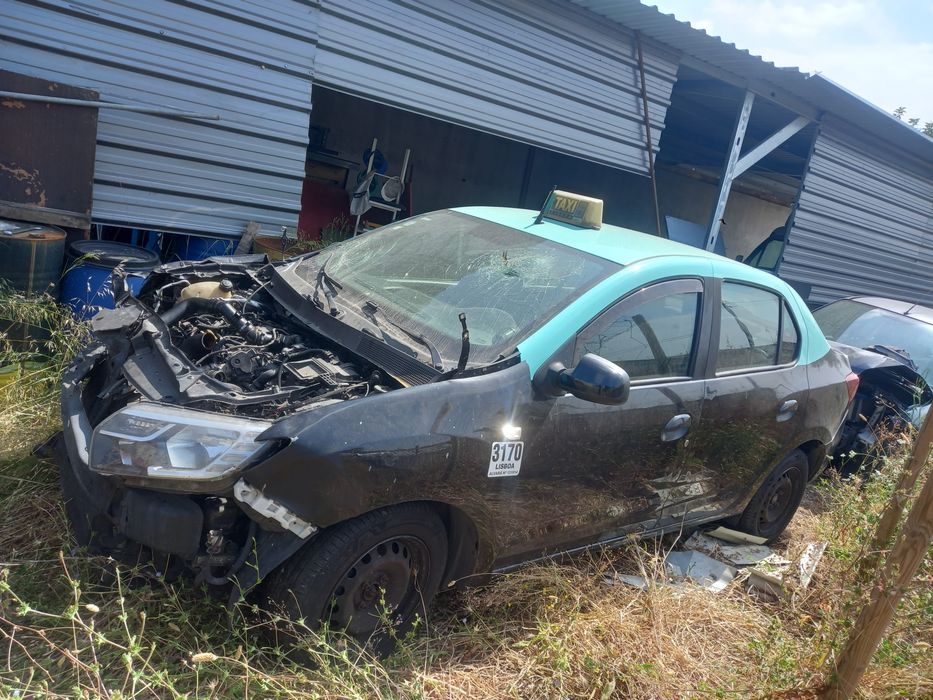Carro  acidentado para  peças  ou reparar