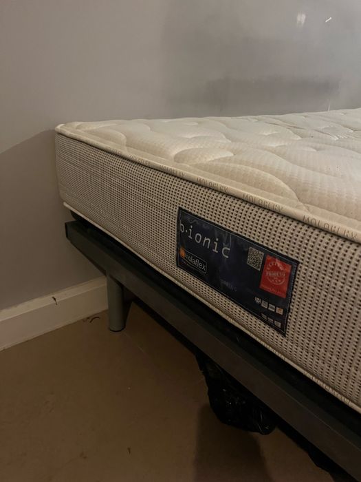 Estrado articulado com colchão casal