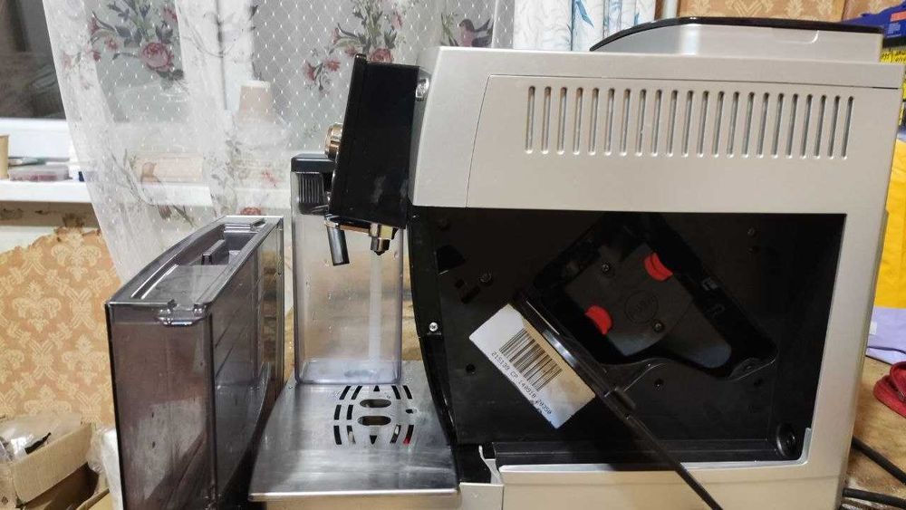 Кофемашина Delonghi ecam 24.450s