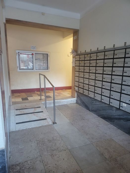 T1, Reboleira com contrato de arrendamento, junto ao centro de saúde