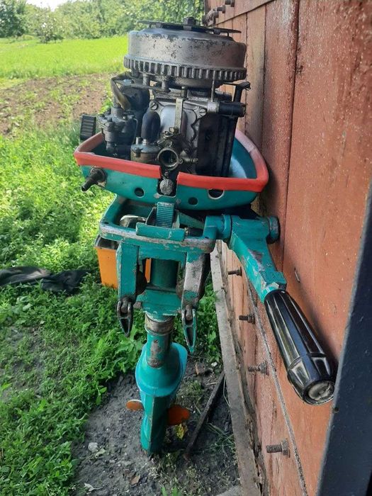 Продам лодочный мотор Ветерок 8Э