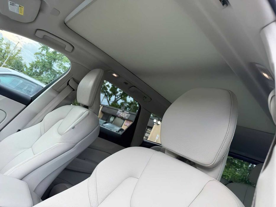 Volvo XC60 B5 Momentum      2022