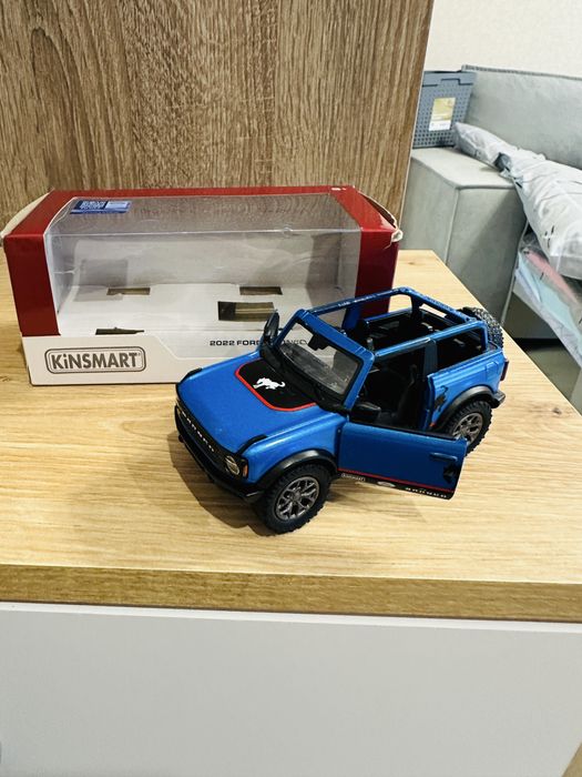 Металева машинка джип Kinsmart Ford Bronco