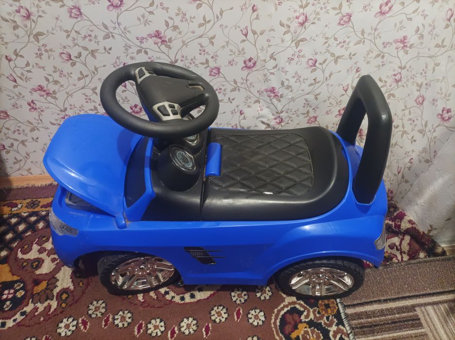 Дитяча машина каталка