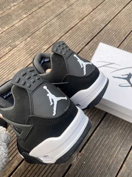 Jordan 4 Retro White Thunder R.40