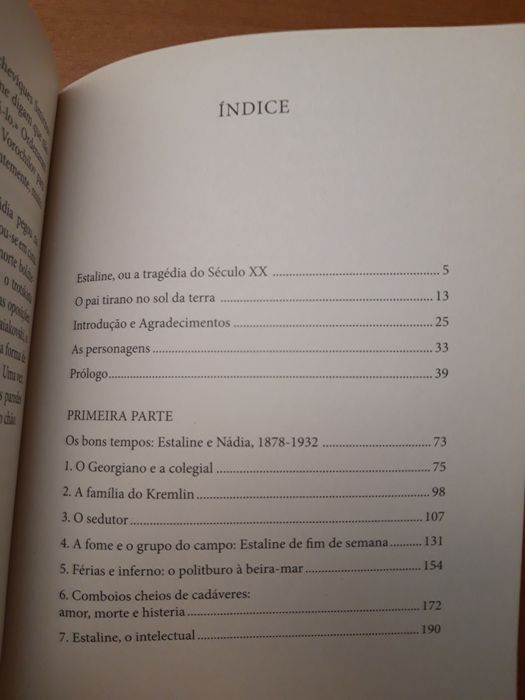 Colecção "Estaline: A Corte do Czar Vermelho" do Expresso