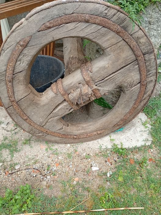 Quatro rodas de carro de bois para decoração