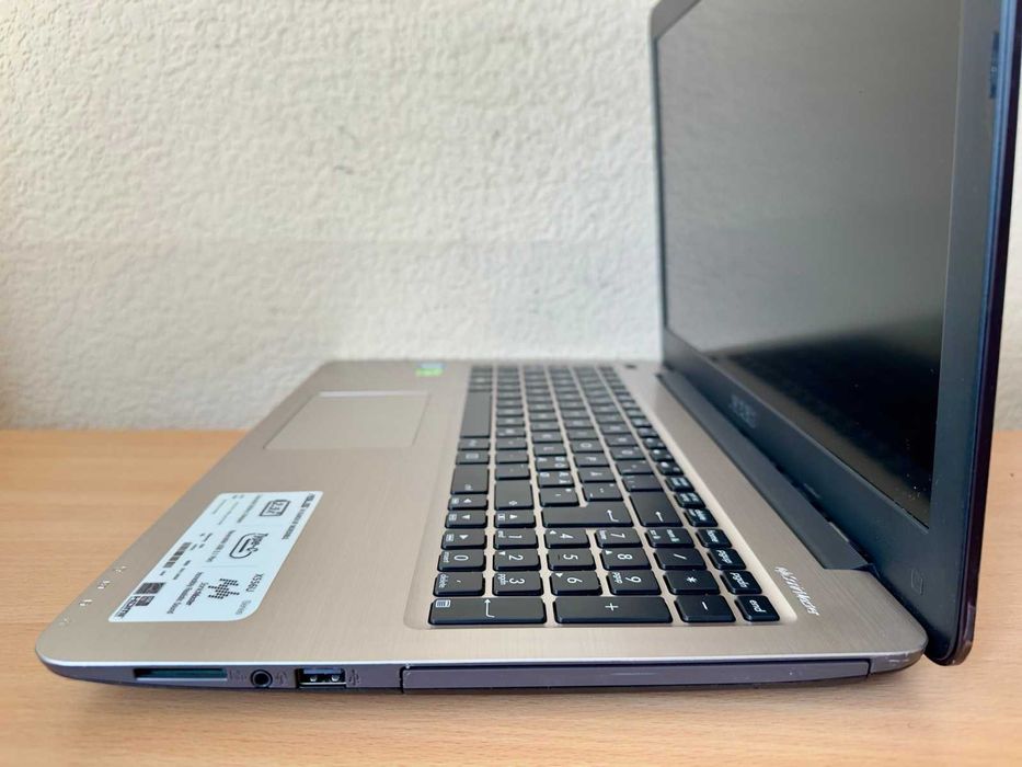 Ігровий Asus X556U 15.6FHD i5-7200U/8GB/256SSD/GF940MX