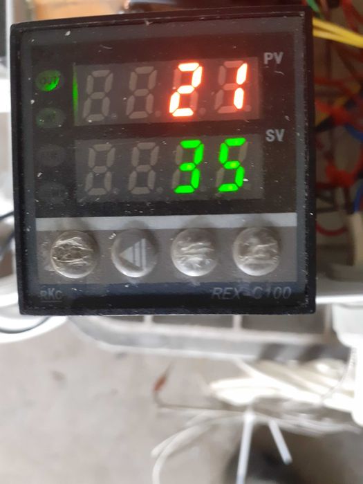 Gniazda 230 V sterowane czasówką, termoregulatorem do CO, podgrzewaczy