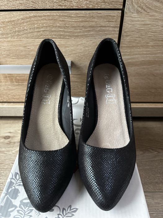 Buty na obcasie 36