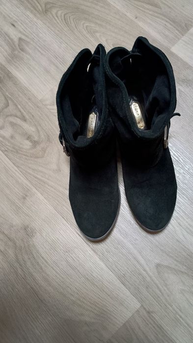 Зимові  сапоги, ботінки,черевики натуральна шкіра 39 розмір.