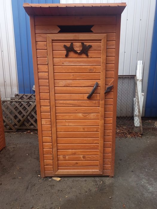 Туалет дачный деревянный