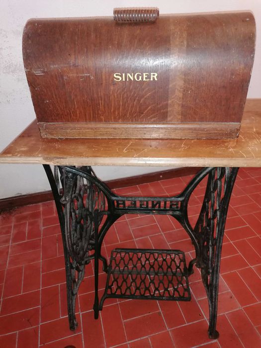 Máquina de Costura Antiga da marca Singer
