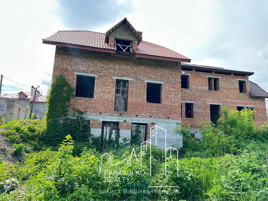 Продам просторий будинок в ексклюзивному місці!