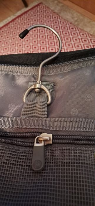 Męska kosmetyczka podróżna firmy World  Traveller.