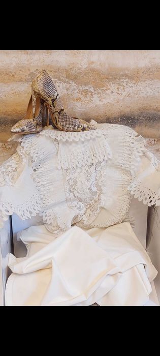 Przepiękne koronkowe body o wyjątkowym design w kolorze ecru