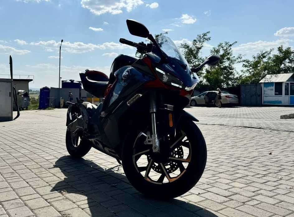 Електро мотоцикл QJMoto. Спорт байк 5000W