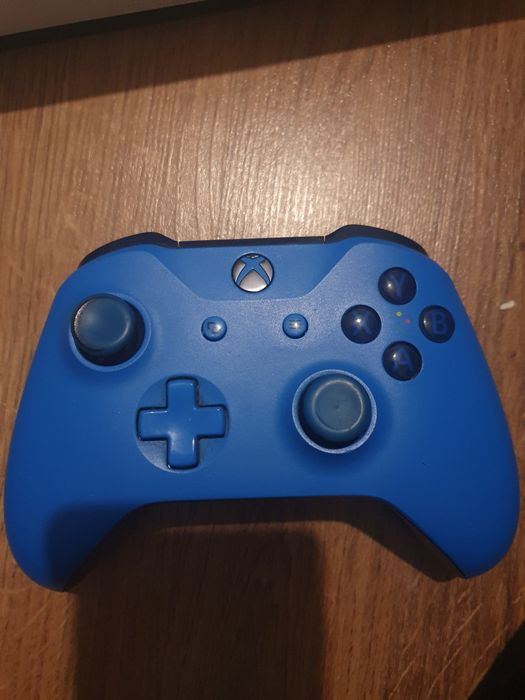 Sprzedam konsole Xbox One S i kierownice Thrustmaster