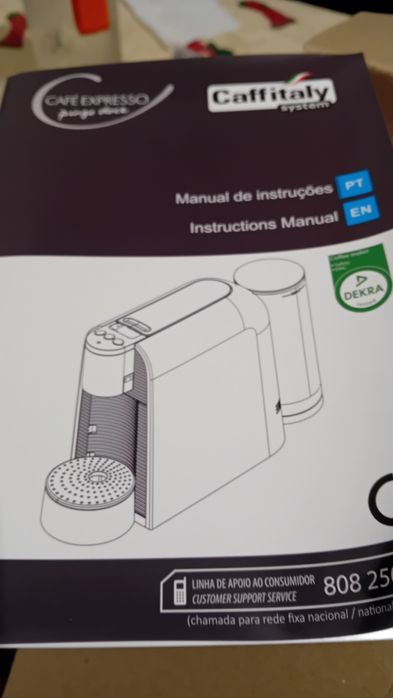 Máquina de café,  como nova, quase sem uso algum