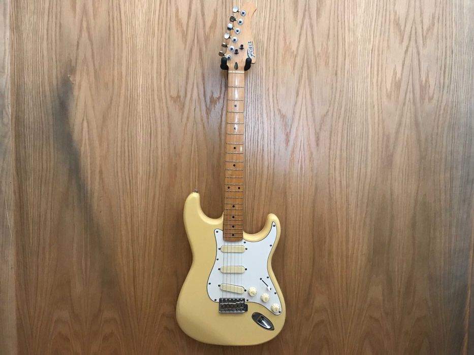 Fenix Stratocaster Guitarra Electrica - Vintage Radio Amarelo