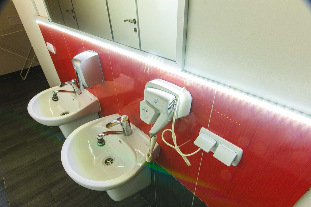 Хостел для студентів в центрі - без комісії та комунальних!