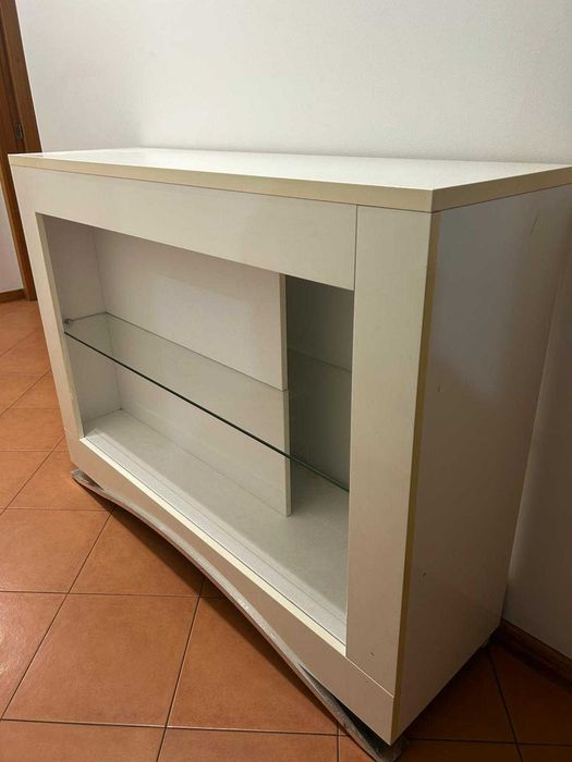 Movel lacado em Branco