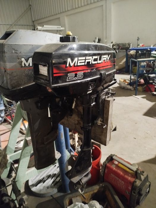 Motores fora de borda e material de barcos