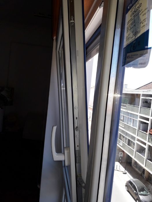 Janelas, portas e marquises