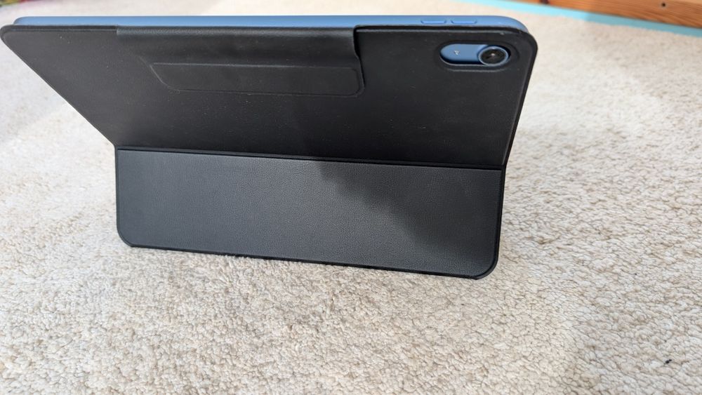 Capa magnética com teclado Bluetooth preta iPad 10.9 10a geração