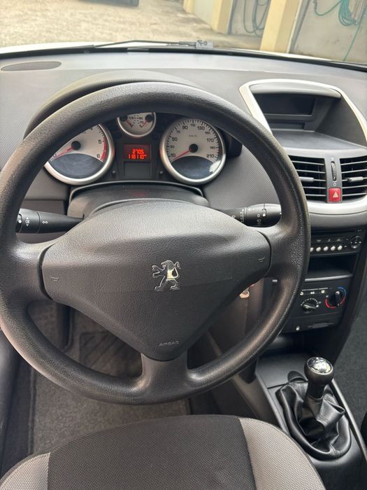 Peugeot 207 1.4 HDi Comercial – 2008