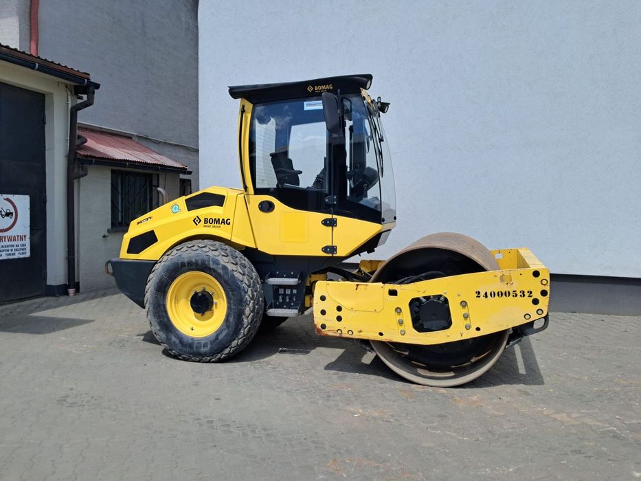 Bomag BW 177 D-5 walec drogowy 6 7 ton waga 2016r tylko 1240 mtg jednobębnowy kompaktowy Kubota 55.4KW Hamm 3307 H 7i Ammann ASC 70 / ARS 70 Caterpillar CS34 / CS44 Dynapac CA1300 / CA1400 JCB VM 75 D / CT160 zagęszczarka wibracyjny sprawny ładny budowa d