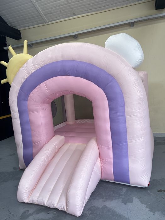 Insuflável Arco- íris aluguer