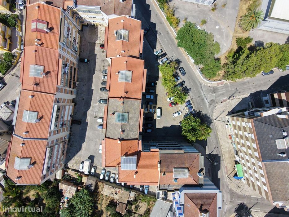 Apartamento T2 com Varanda Cruz de Pau, Amora - Seixal -