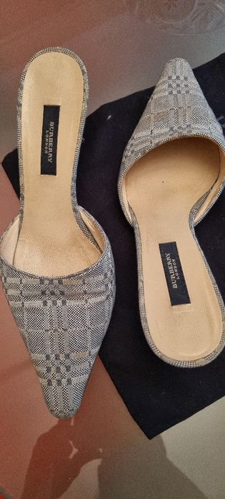 Mules marca Burberry