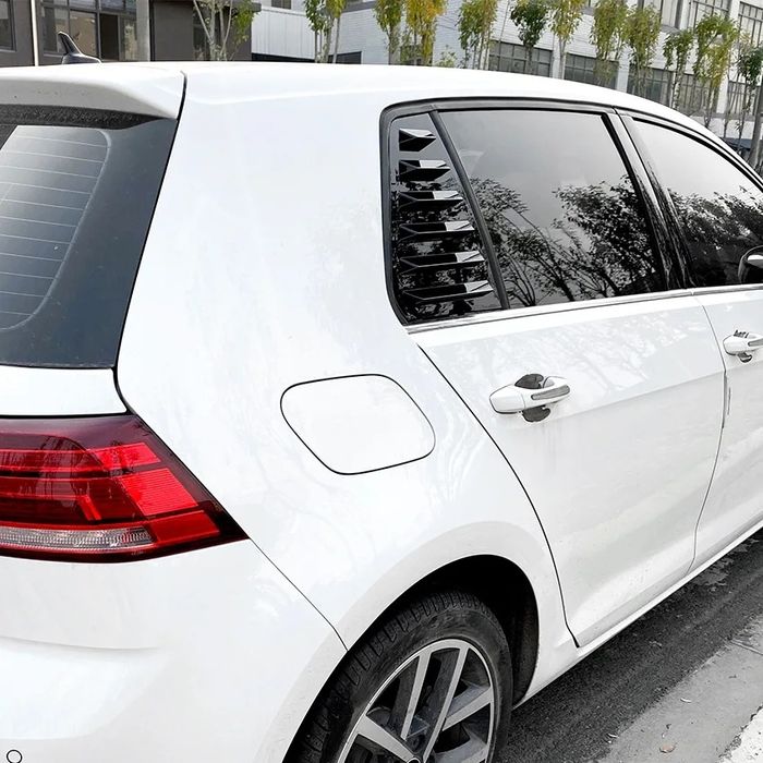 Накладки пара (зябра жабри) вікна задніх дверей VW Golf MK7 / MK7.5