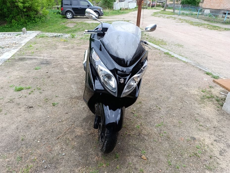 Продам скутер Suzuki 250 куб