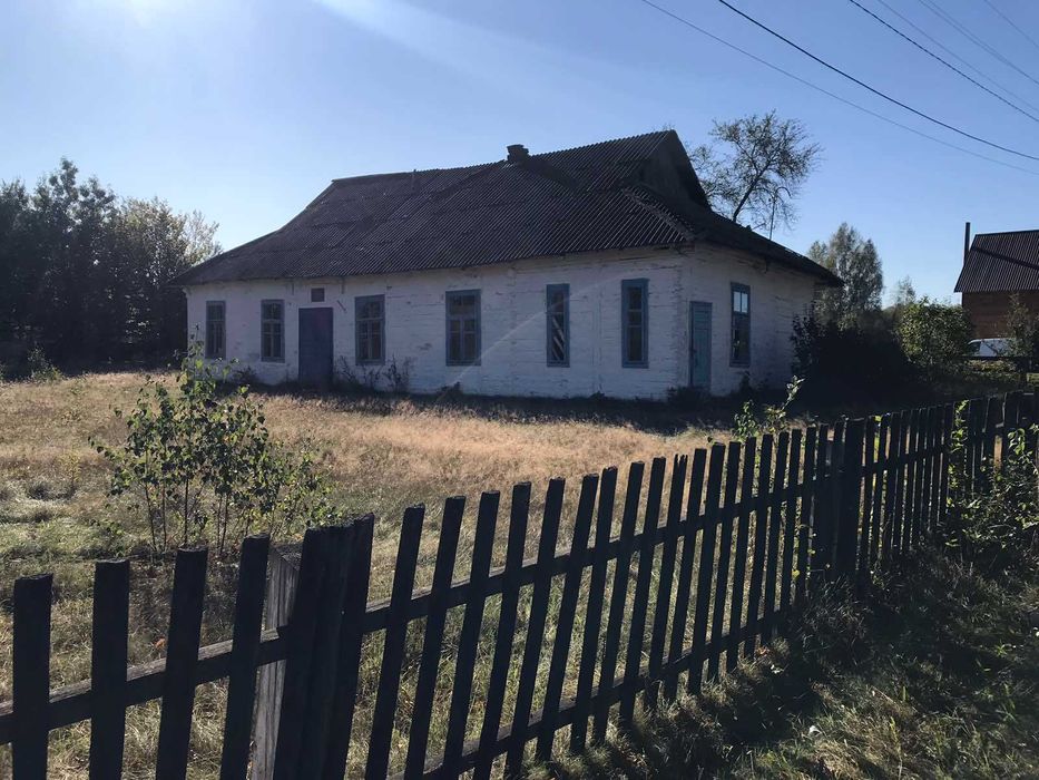 Одноповерхова будівля S= 172 м2. 0.2 га, Сівки, вул. Незалежності 15