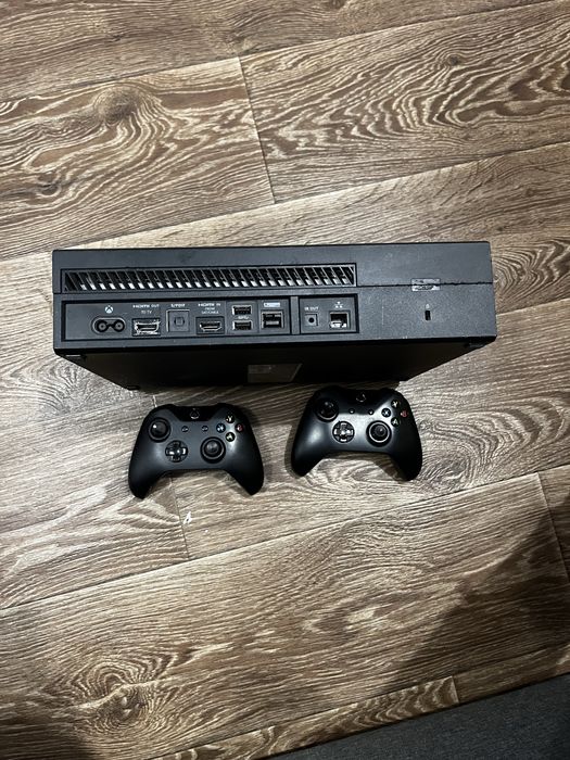 Онсоль XBox One в гарному стані