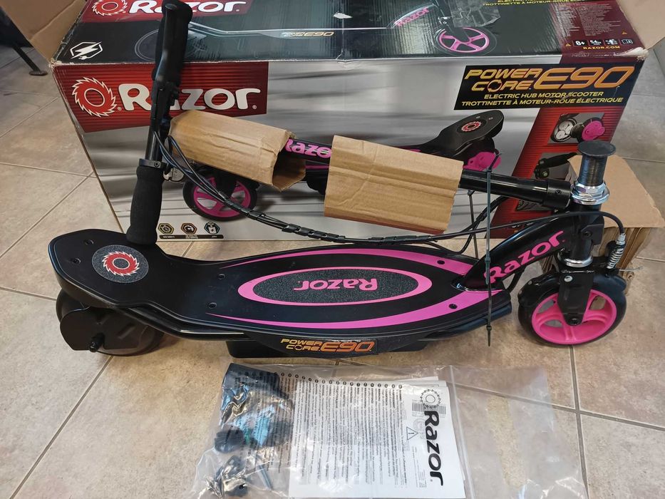 Hulajnoga elekytyczna RAZOR E90 PowerCore różowa